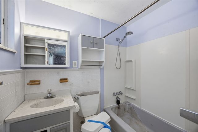 3801 Greenfield Rd, Hampton, PA 15101