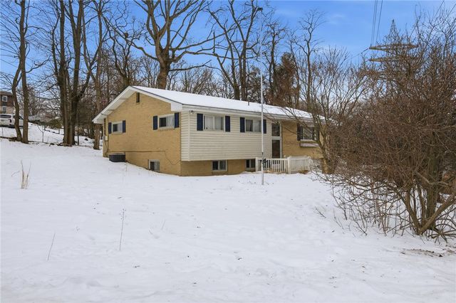 3801 Greenfield Rd, Hampton, PA 15101