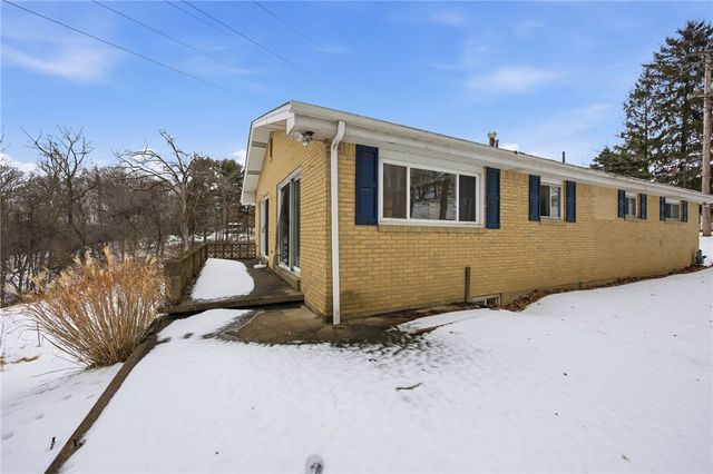 3801 Greenfield Rd, Hampton, PA 15101