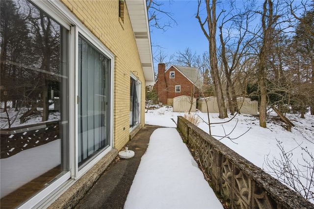 3801 Greenfield Rd, Hampton, PA 15101