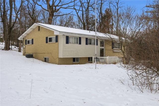 3801 Greenfield Rd, Hampton, PA 15101