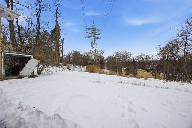 3801 Greenfield Rd, Hampton, PA 15101