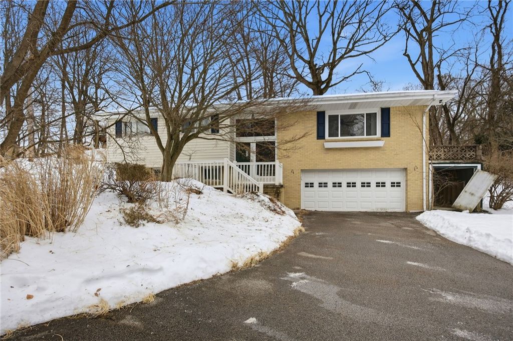 3801 Greenfield Rd, Hampton, PA 15101