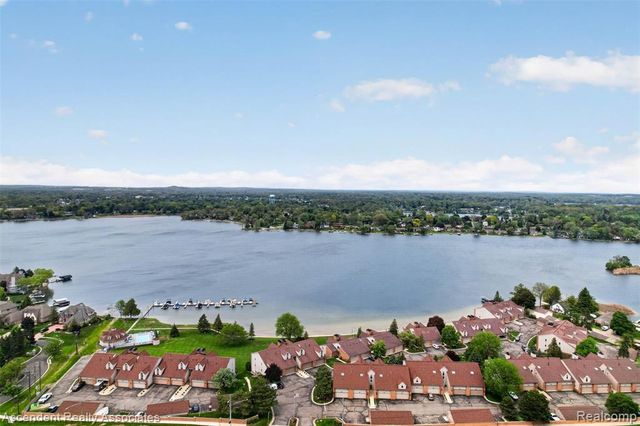 3372 Loon Lake Court 41, Waterford, MI 48329