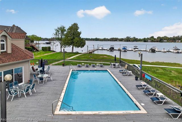 3372 Loon Lake Court 41, Waterford, MI 48329