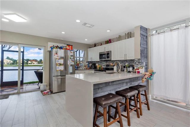 9812 NW 9th Court, Plantation, FL 33324
