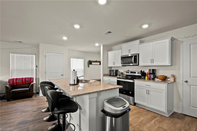 586 Tochi Court, Winston-salem, NC 27105