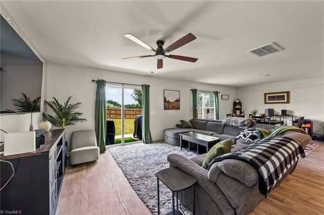 586 Tochi Court, Winston-salem, NC 27105