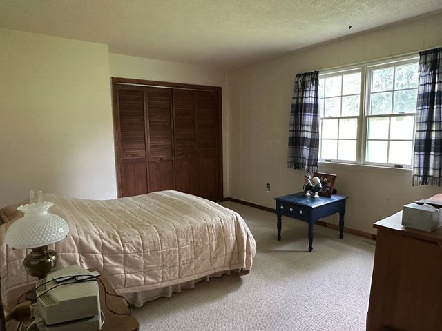 1363 2nd Avenue S, Clinton, IA 52732