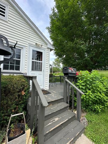 1363 2nd Avenue S, Clinton, IA 52732