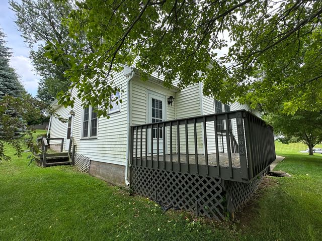 1363 2nd Avenue S, Clinton, IA 52732