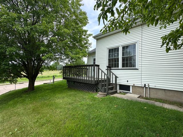 1363 2nd Avenue S, Clinton, IA 52732