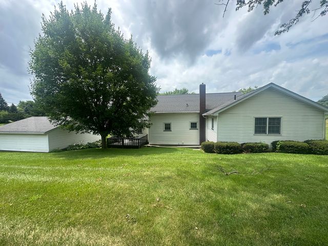 1363 2nd Avenue S, Clinton, IA 52732