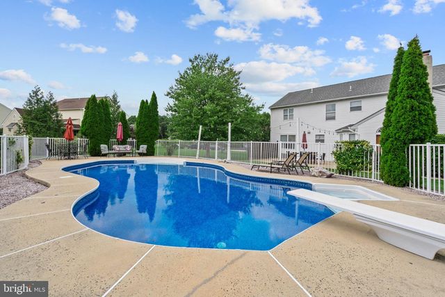 1438 BENTLEY DR, Warrington, PA 18976