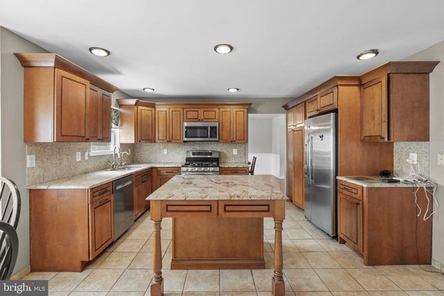 1438 BENTLEY DR, Warrington, PA 18976