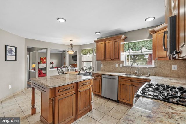 1438 BENTLEY DR, Warrington, PA 18976