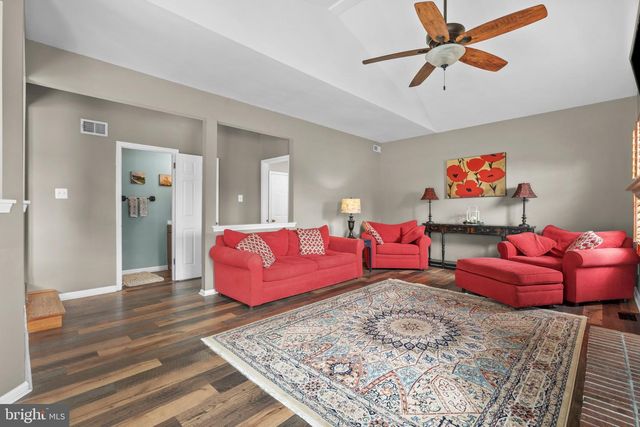 1438 BENTLEY DR, Warrington, PA 18976
