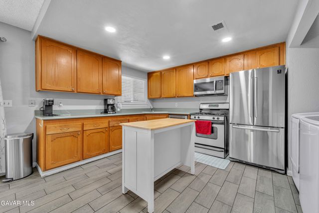 43730 Lena Court, Lancaster, CA 93535