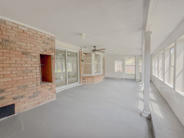 4013 Wedgworth Road S, Fort Worth, TX 76133