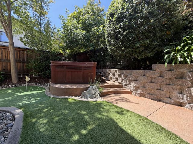 2431 Carr Ct, Rocklin, CA 95765