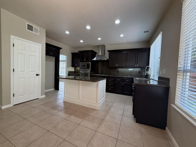 2431 Carr Ct, Rocklin, CA 95765