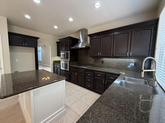 2431 Carr Ct, Rocklin, CA 95765