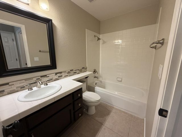 2431 Carr Ct, Rocklin, CA 95765