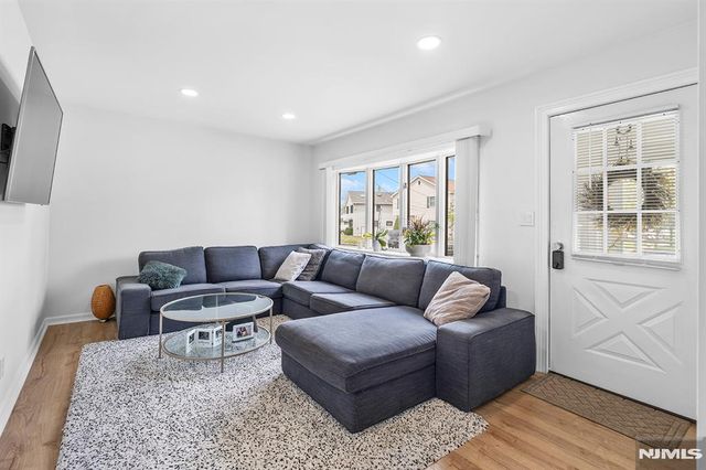316 Boulevard S, Saddle Brook, NJ 07663