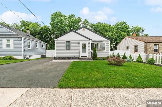 316 Boulevard S, Saddle Brook, NJ 07663