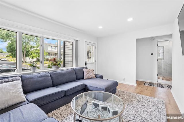 316 Boulevard S, Saddle Brook, NJ 07663