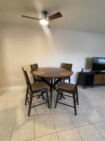 188 Cambridge H, West Palm Beach, FL 33417