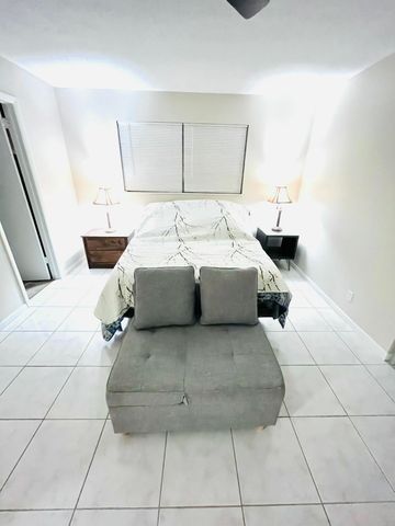 188 Cambridge H, West Palm Beach, FL 33417