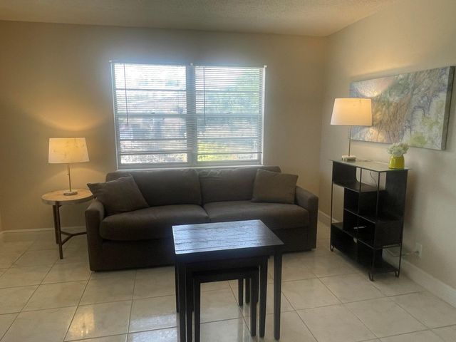 188 Cambridge H, West Palm Beach, FL 33417