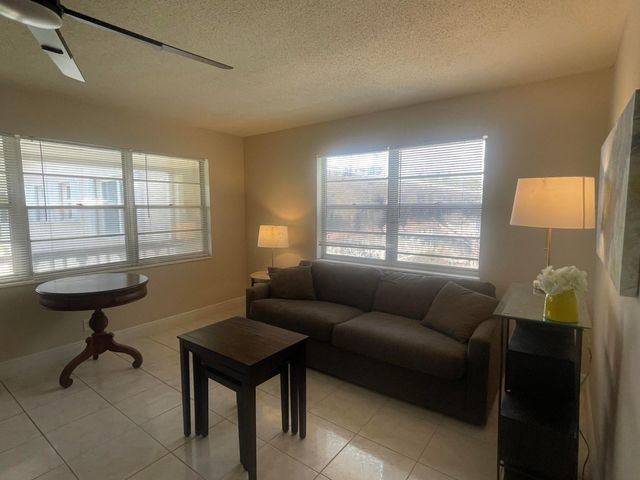 188 Cambridge H, West Palm Beach, FL 33417