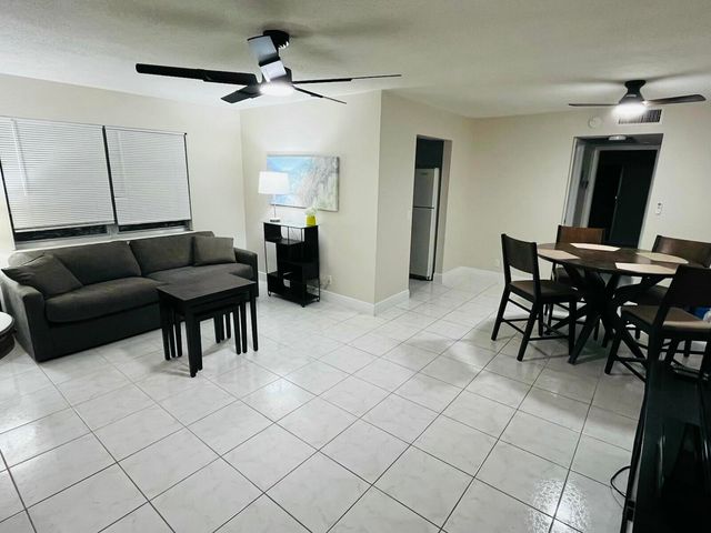 188 Cambridge H, West Palm Beach, FL 33417