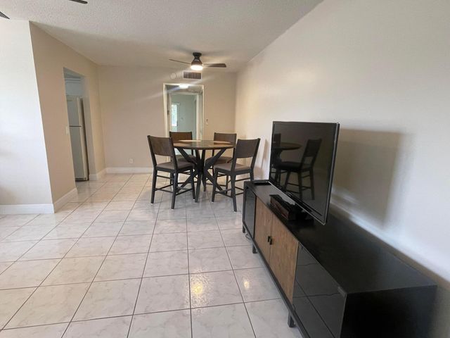 188 Cambridge H, West Palm Beach, FL 33417