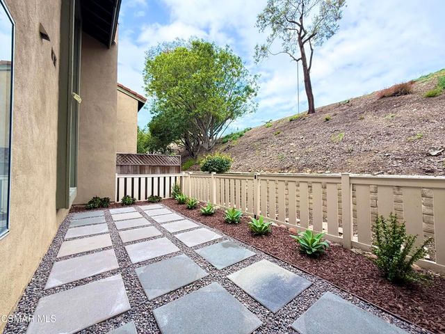 224 Oakleaf Drive 103, Thousand Oaks, CA 91360