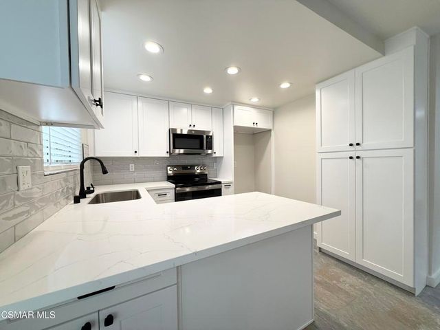 224 Oakleaf Drive 103, Thousand Oaks, CA 91360