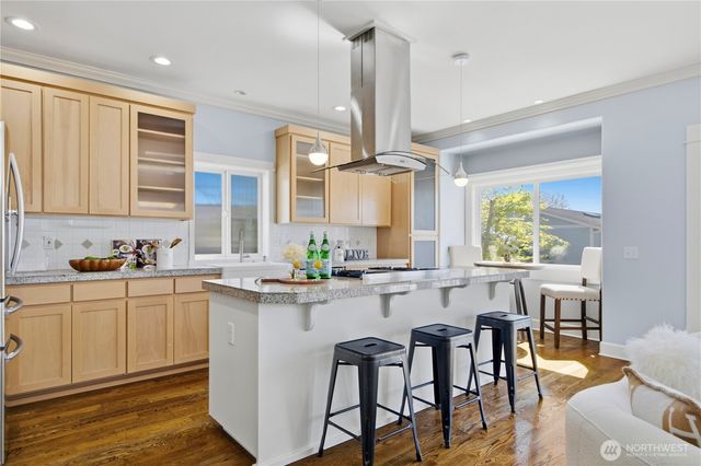 2313 N 39th Street, Seattle, WA 98103