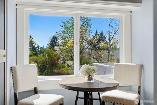 2313 N 39th Street, Seattle, WA 98103