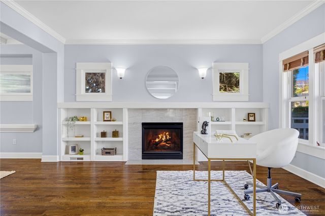 2313 N 39th Street, Seattle, WA 98103