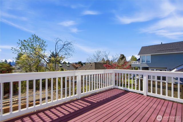 2313 N 39th Street, Seattle, WA 98103