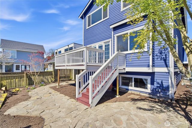 2313 N 39th Street, Seattle, WA 98103