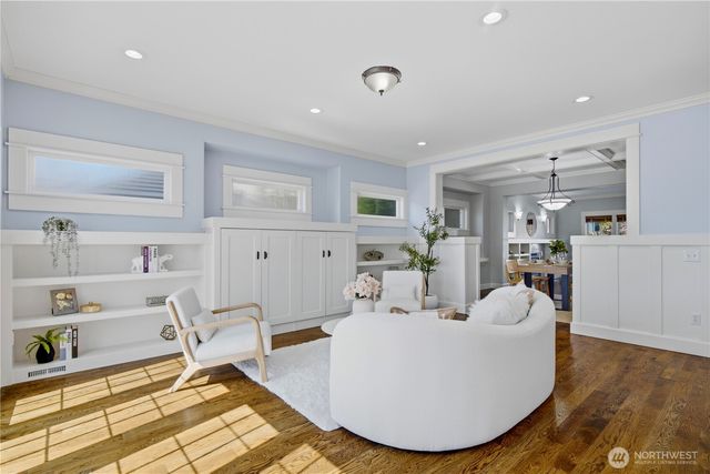 2313 N 39th Street, Seattle, WA 98103