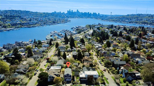 2313 N 39th Street, Seattle, WA 98103