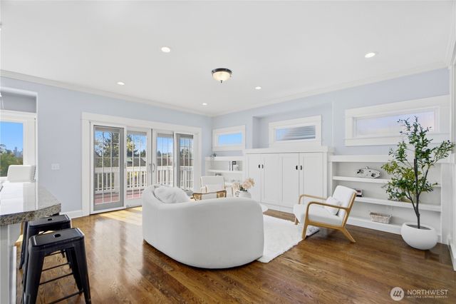 2313 N 39th Street, Seattle, WA 98103