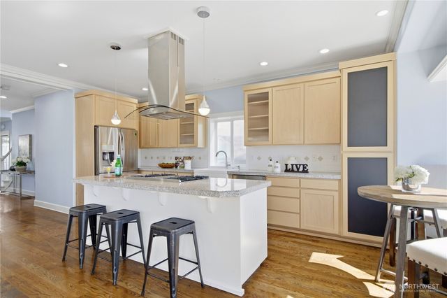 2313 N 39th Street, Seattle, WA 98103