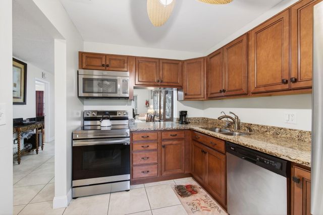 136 Lake Rebecca Drive, West Palm Beach, FL 33411