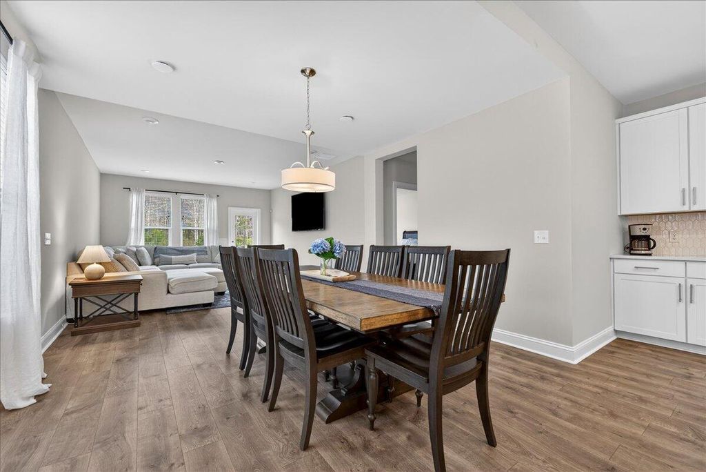 Image 11 of property listing at 210 Wappoo Trace Lane, Summerville, SC 29486