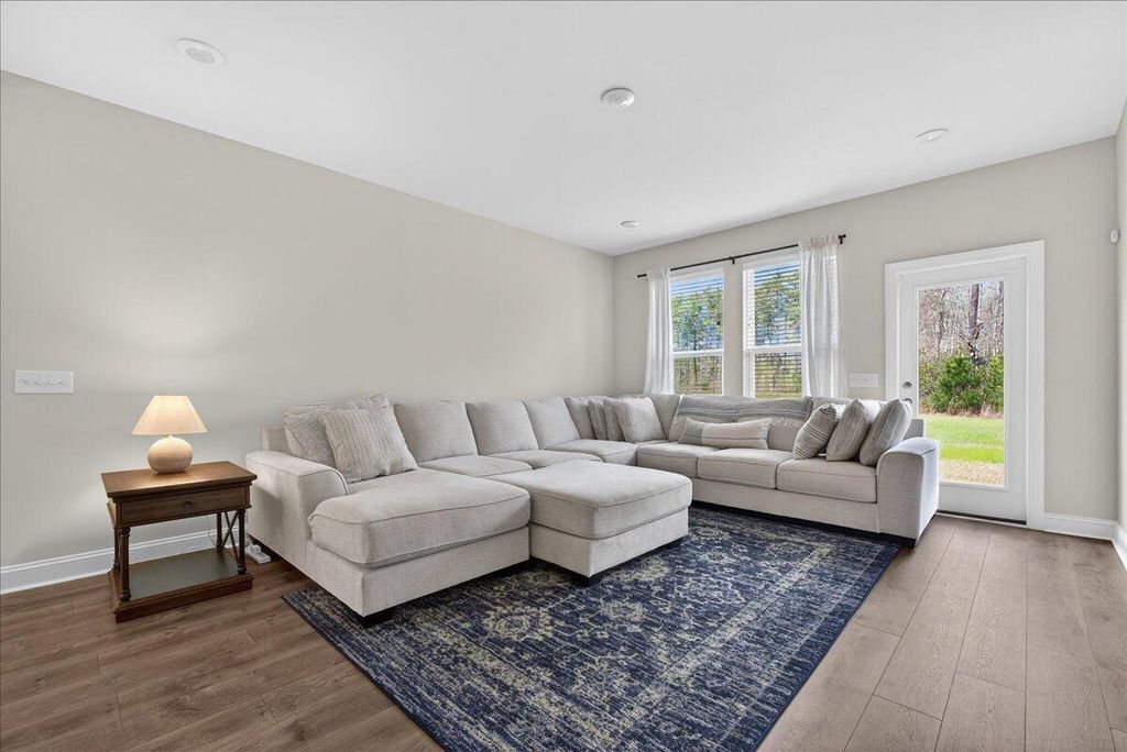 Image 13 of property listing at 210 Wappoo Trace Lane, Summerville, SC 29486